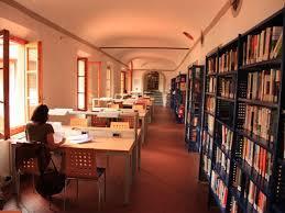 Una sala della biblioteca Fucini di Empoli (foto Sestini)