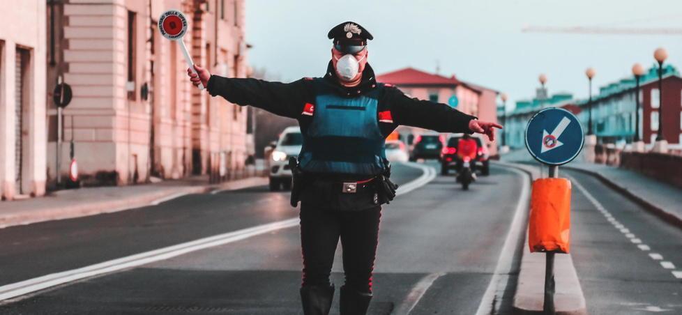 «Se lui non scrive non puppa i vaini...»: ecco le intercettazioni sulla “triade” che gestiva i falsi incidenti 