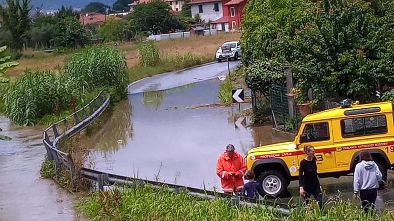 Strade diventate torrenti abitazioni e negozi allagati auto bloccate nel sottopasso
