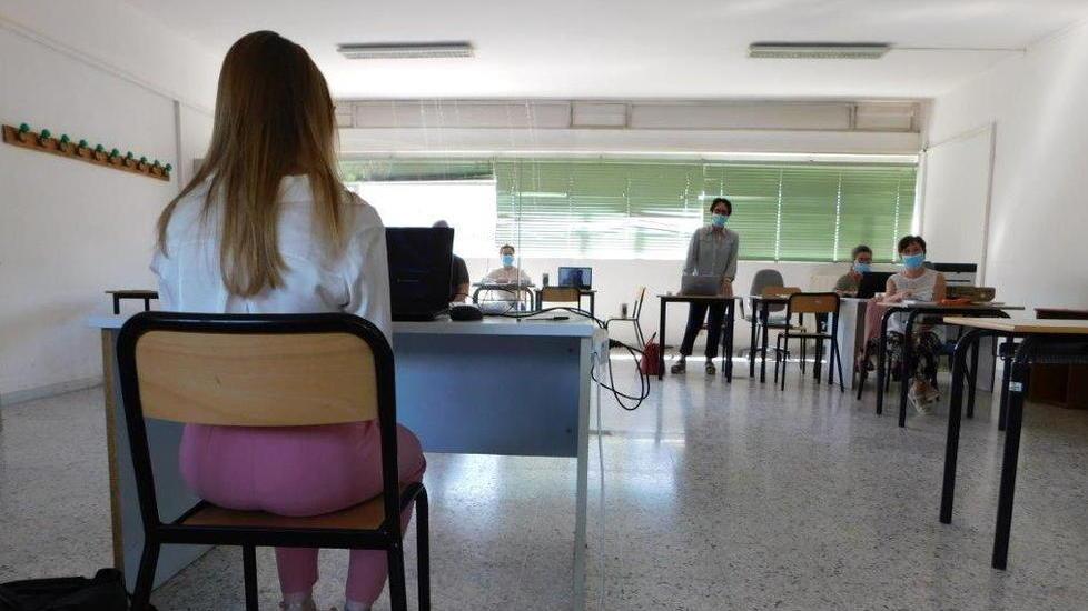 Gel, schermi, distanze e operatori Cri Per 600 studenti sono partiti gli esami