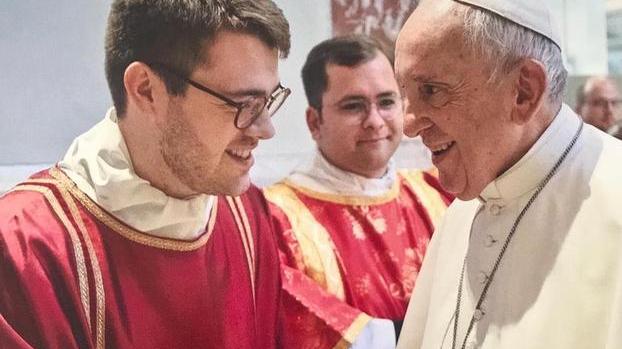 Il primo nuovo prete al tempo del Covid «Fatemi gli auguri come a uno sposo»