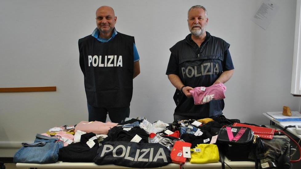 Tradita dalla passione per abiti e borse tutti... rubati in città