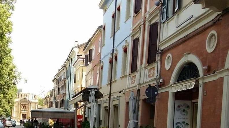 Una mostra all’aperto sulle impalcature della ricostruzione