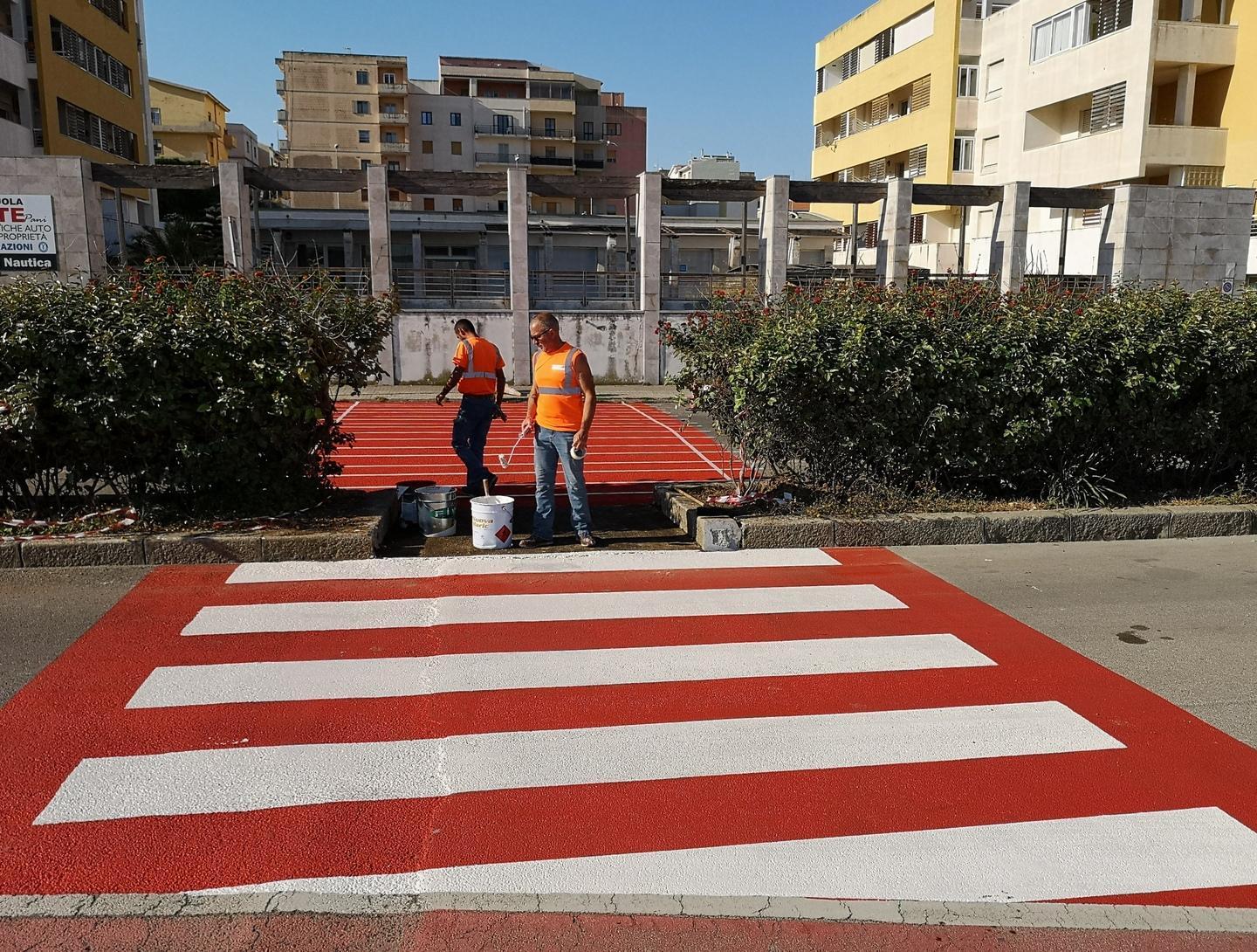 Strisce pedonali ad alta visibilità in piazza della Renaredda