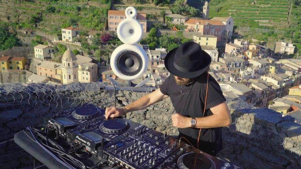Il dj Benny Benassi all’Arena per rilanciare il turismo in Italia