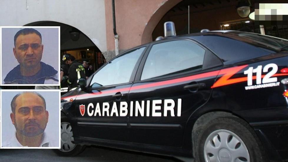 I due evasi, nei riquadri, sono stati inseguiti in mezza Italia dai carabinieri e dalla polizia penitenziaria