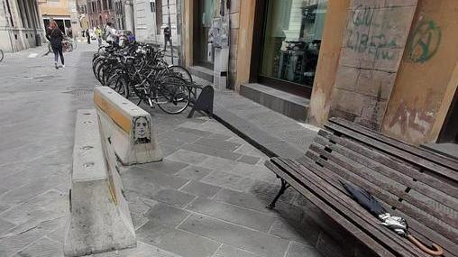 Uno scorcio tutt’altro che suggestivo di via San Martino