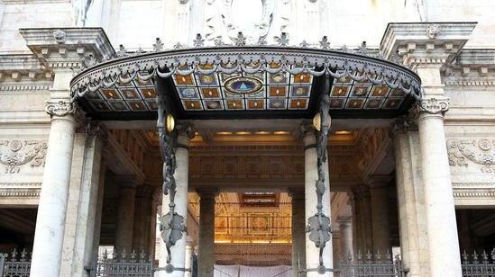 L’ingresso monumentale dello stabilimento Tettuccio (Foto Nucci)