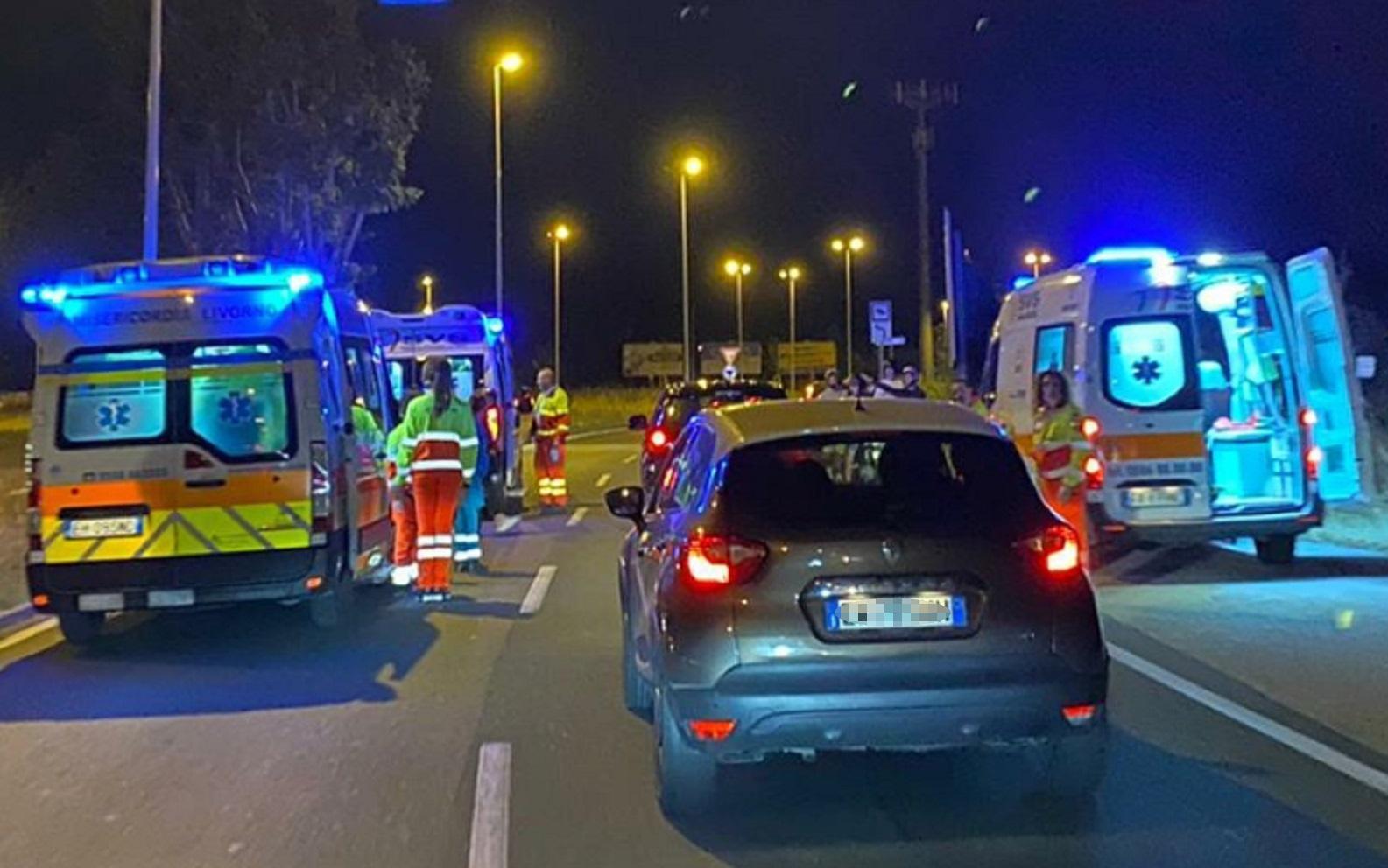 Le ambulanze intervenute per soccorrere i feriti