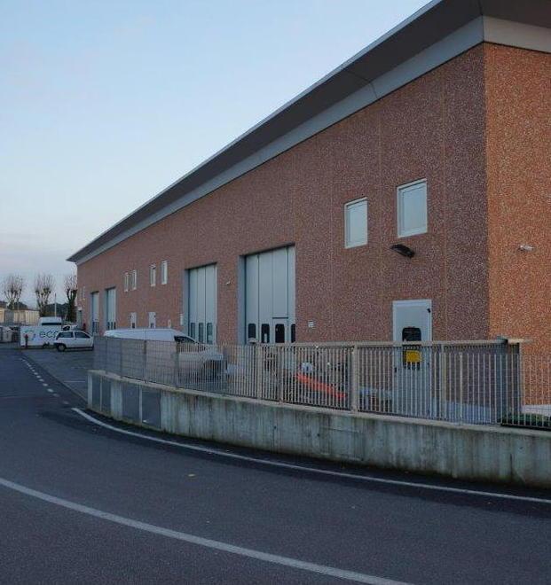 Postino getta via mille lettere con i bollettini della Taric