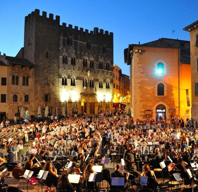 Il post emergenza non ferma Lirica in piazza 