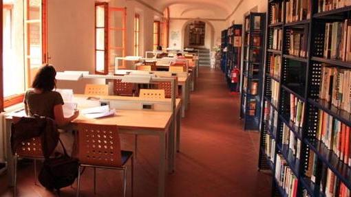Obbligo di prenotazione per studiare in biblioteca Il posto libero in un’app