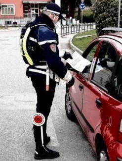 Guidano auto con targa bulgara e accumulano sanzioni non pagate