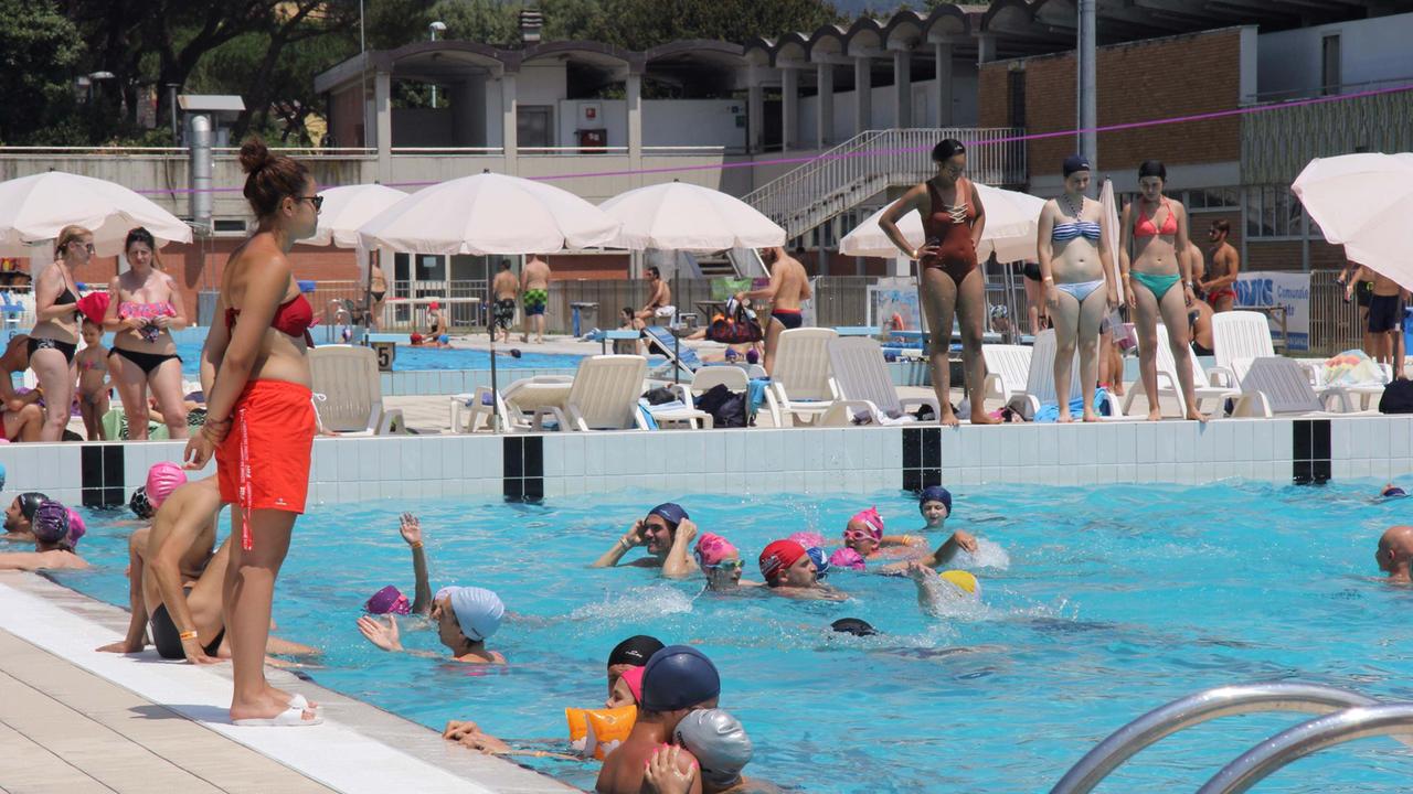 La piscina comunale di via Roma