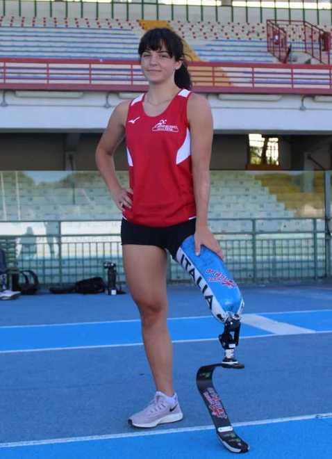 Ambra torna a correre grazie alla protesi dell’amica Bebe Vio in attesa di Tokyo 2021 