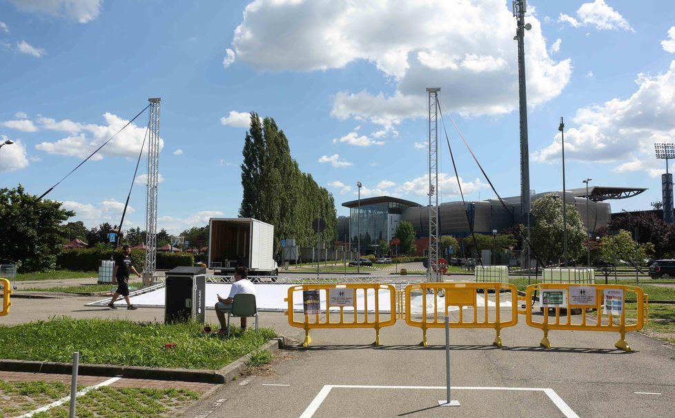 Tutti al cinema... ma in auto. Nel parcheggio dei Petali s’inaugura il drive-in 