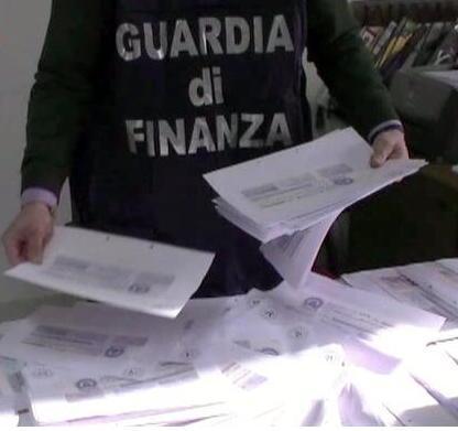 Prestiti agli imprenditori con tassi fino al 275%: tre arresti 