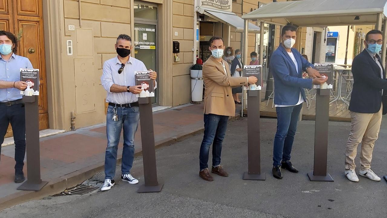 Presentata a Certaldo l'iniziativa dei dispenser posti in negozi, uffici pubblici e musei
