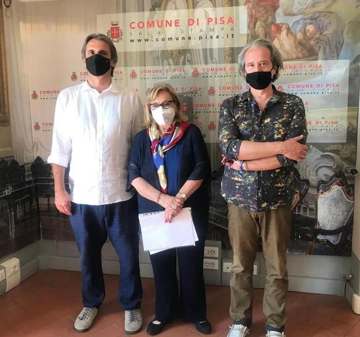Paolo Hendel, Ugo Chiti e Petra Magoni sul palco del Giardino Scotto