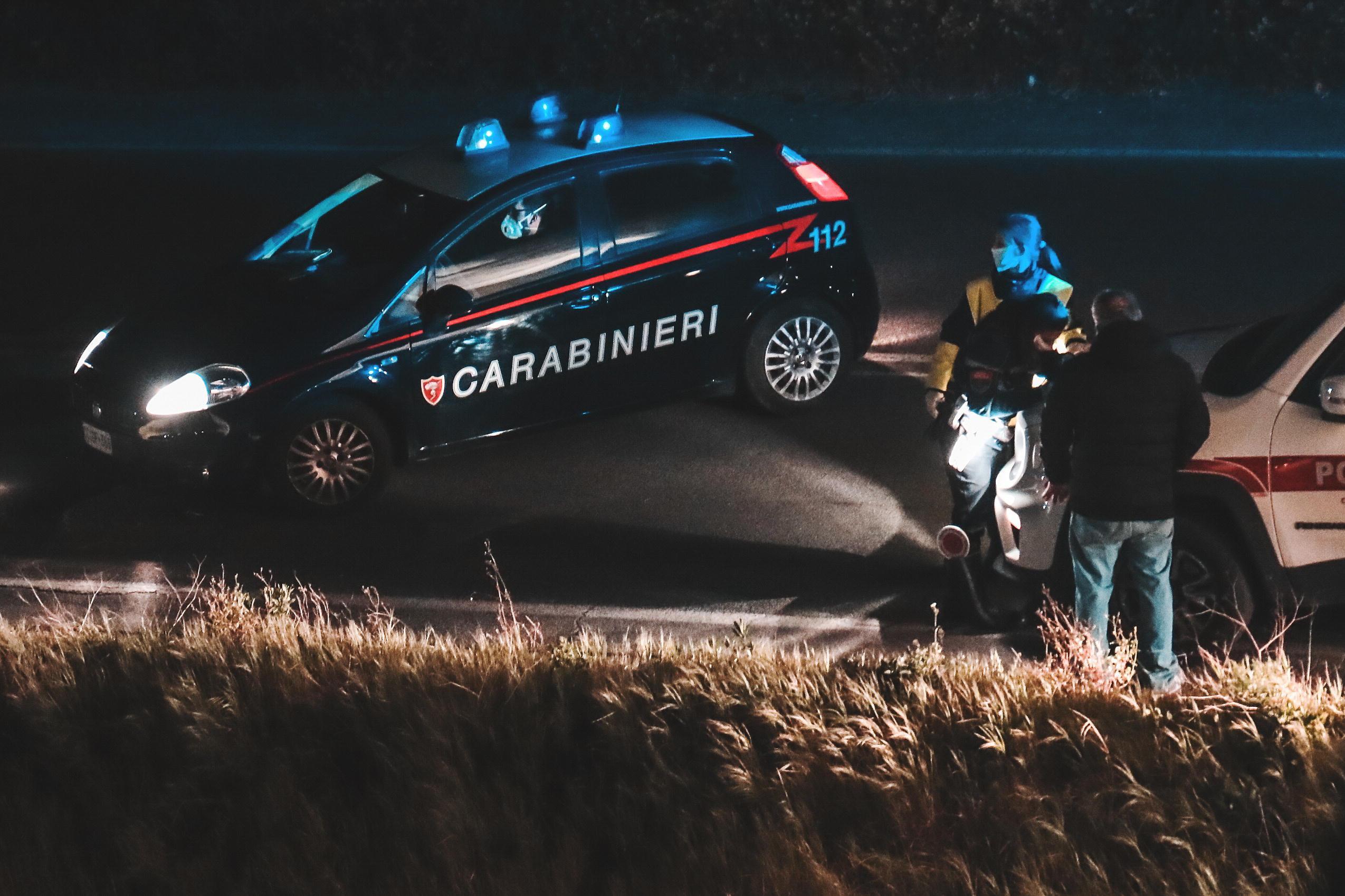 Una pattuglia dei carabinieri (foto d'archivio)