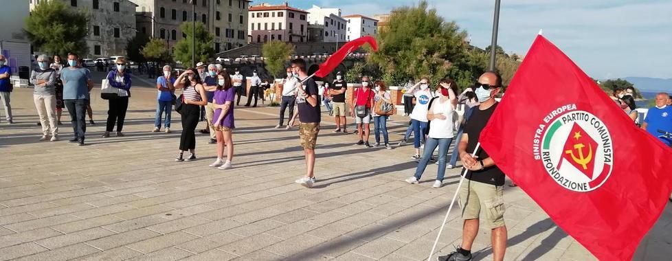 In piazza Bovio per protestare e dire no al razzismo