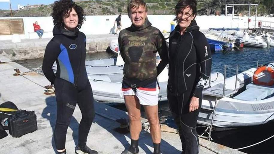 Il ritorno della foca monaca fa sognare Capraia: «Una svolta per l'isola, ora statua e gadget»