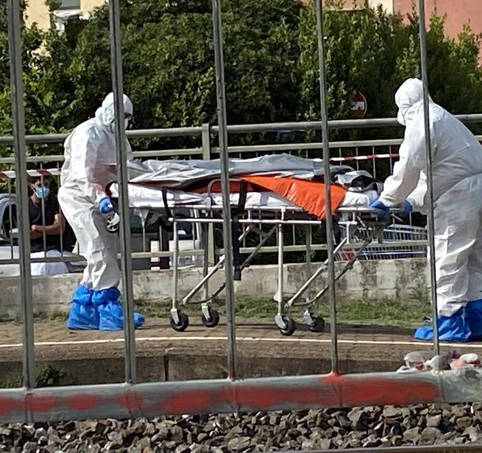 Non ancora identificato il giovane falciato dal treno 