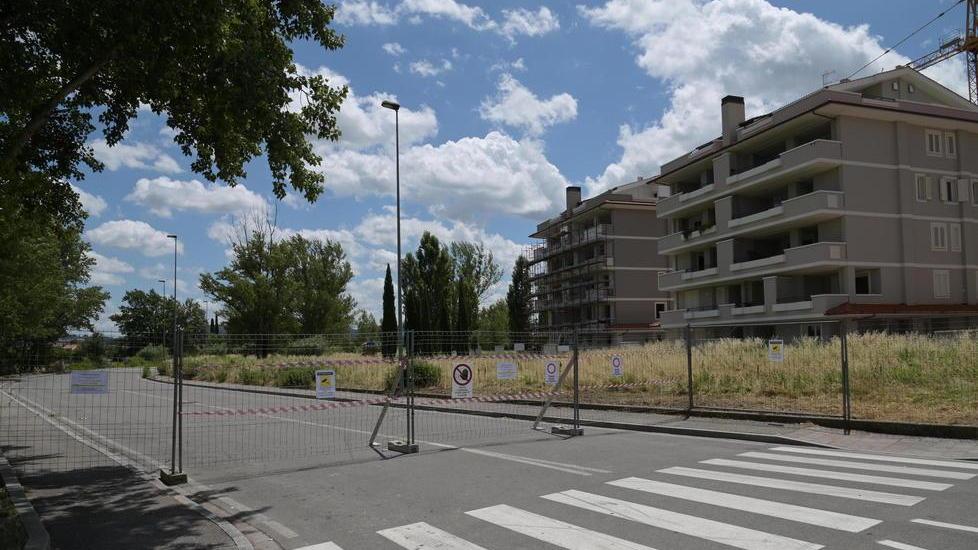 Notti agitate a Serravalle tra rumori e vandalismi Chiusa la strada dei ritrovi