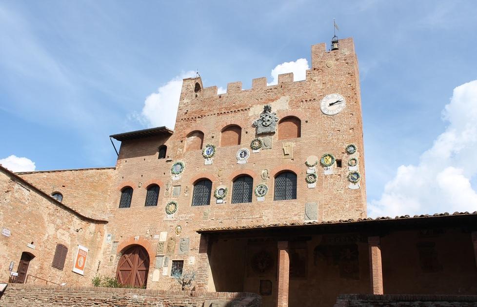 Il Palazzo Pretorio di Certaldo si fa in tre 