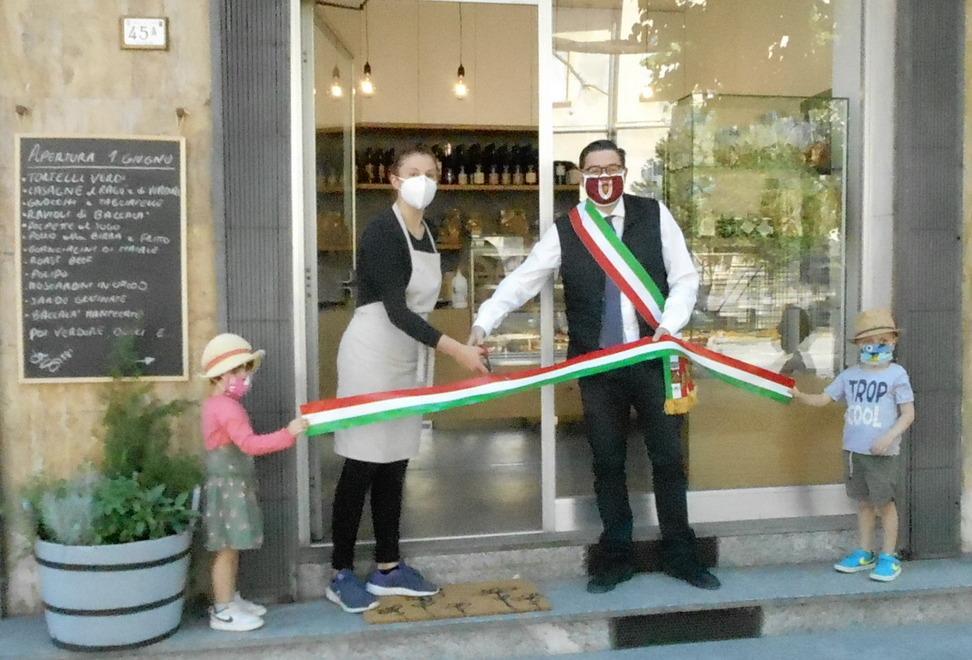 La chef Silvia Bizzocchi inaugura il suo locale nel centro del paese