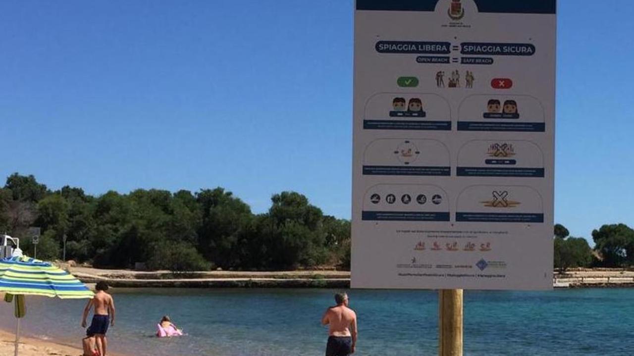 Cartelli bilingue sul Covid per la sicurezza in spiaggia 