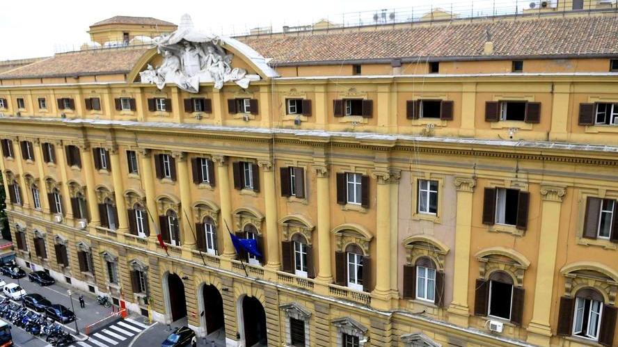 Violenze, vessazioni e umiliazioni: condannato per stalking nei confronti della figlia