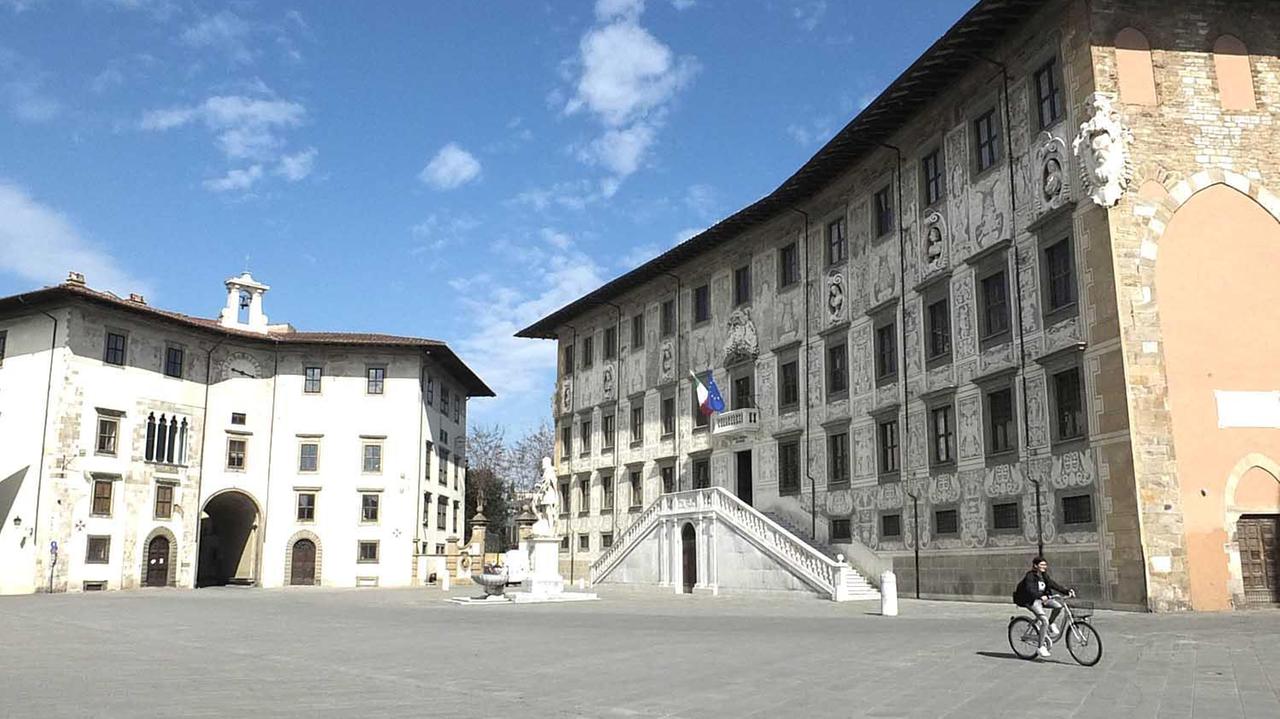 Accoltellato in piazza dei Cavalieri: grave giovane di 21 anni