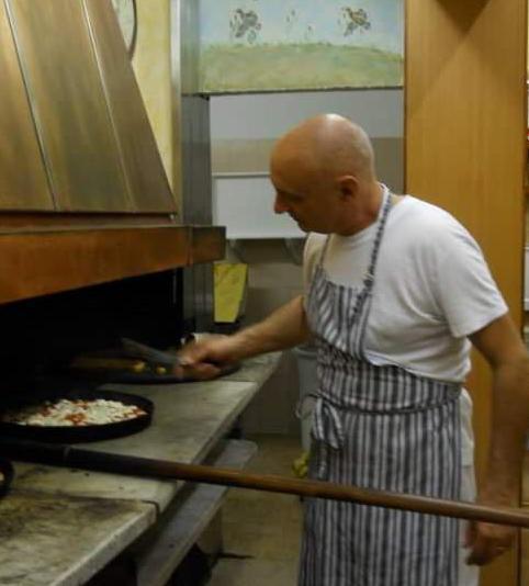 Addio ad Enzo, una vita per la pizzeria Rizieri 