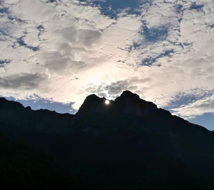 Lo spettacolo della "doppia alba" non tradisce neanche stavolta 