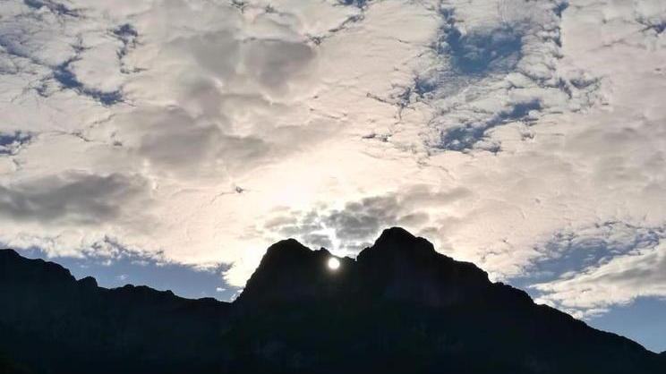 Lo spettacolo della "doppia alba" non tradisce neanche stavolta