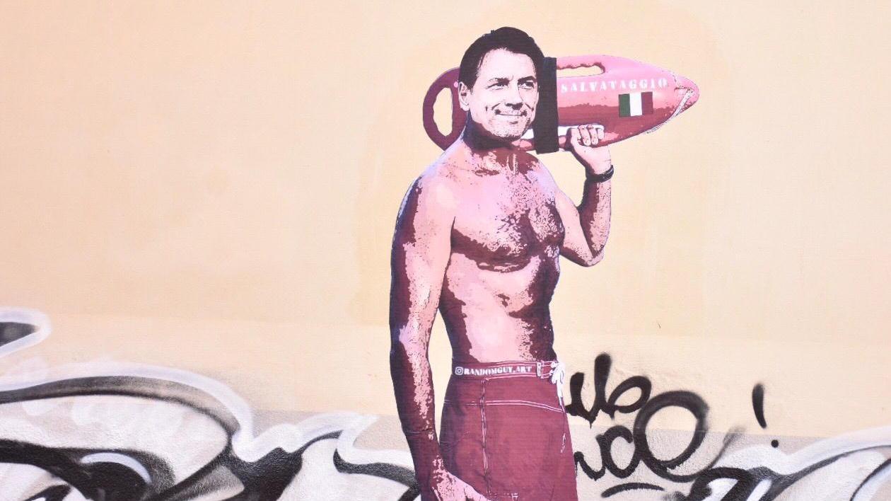 In Via Pellettier il premier Conte in versione "Baywatch" come l'ha visto Random Guy