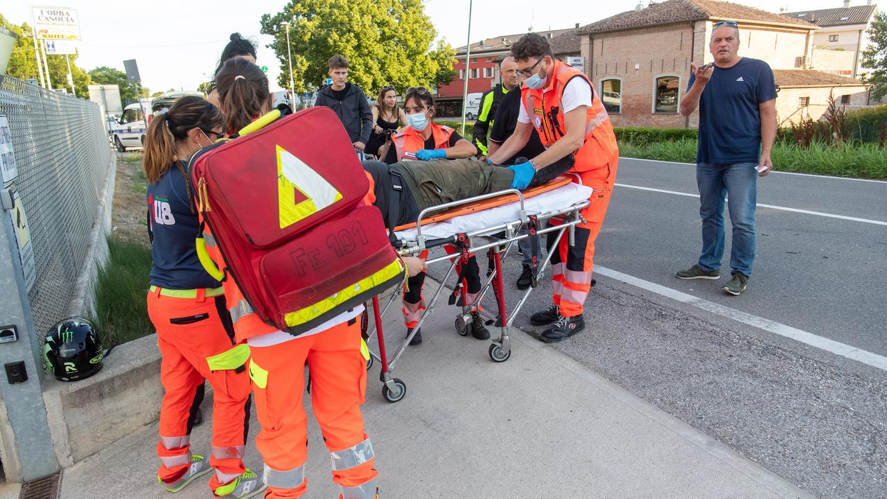 Schianto in via Bologna, motociclista all'ospedale