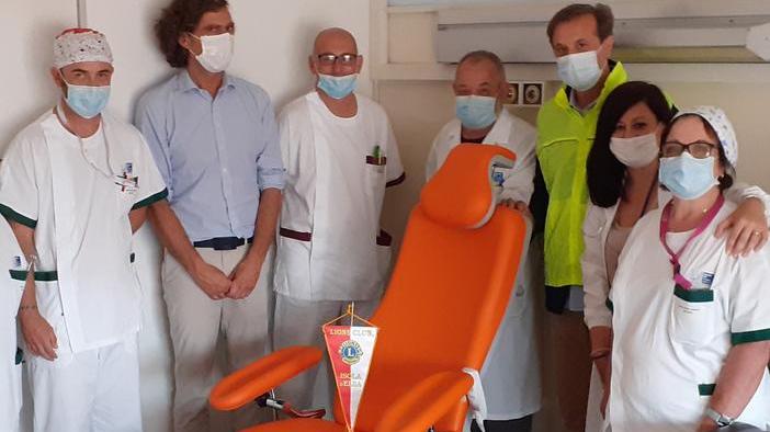 Una poltrona oncologica donata all’ospedale elbano