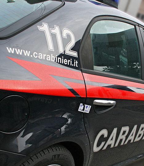 Va a prendere la figlia ubriaca a una festa ma ha bevuto pure lui