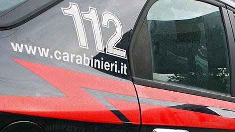 Va a prendere la figlia ubriaca a una festa ma ha bevuto pure lui