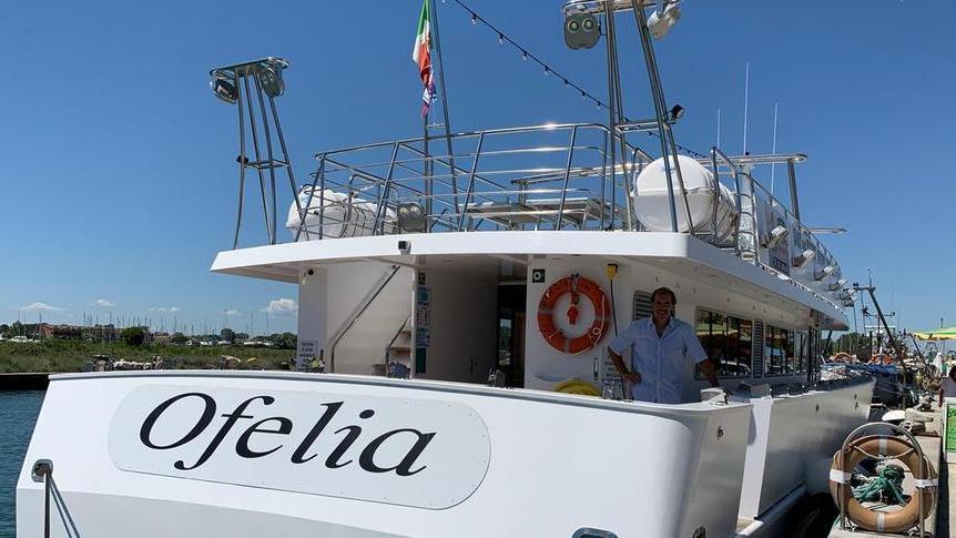 Nuova motonave pronta a portare i turisti a pescare