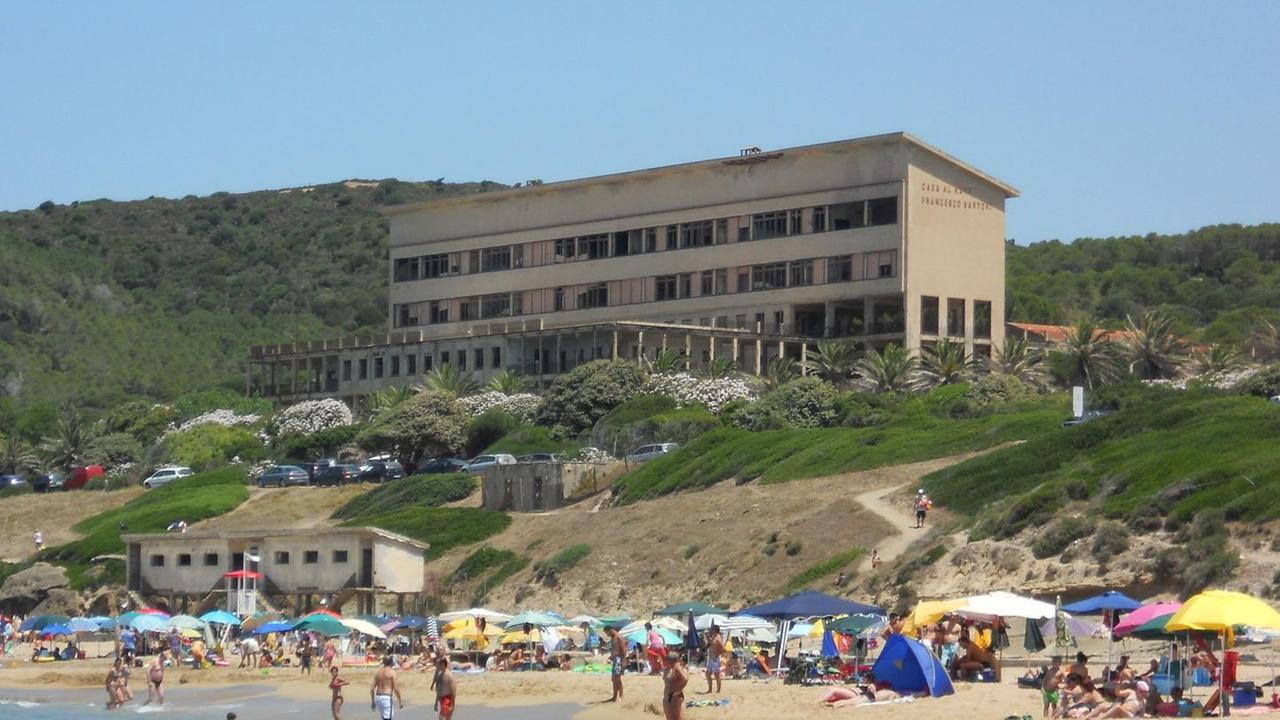 No all’hotel sul mare a Funtanazza: contrasta con il Ppr 