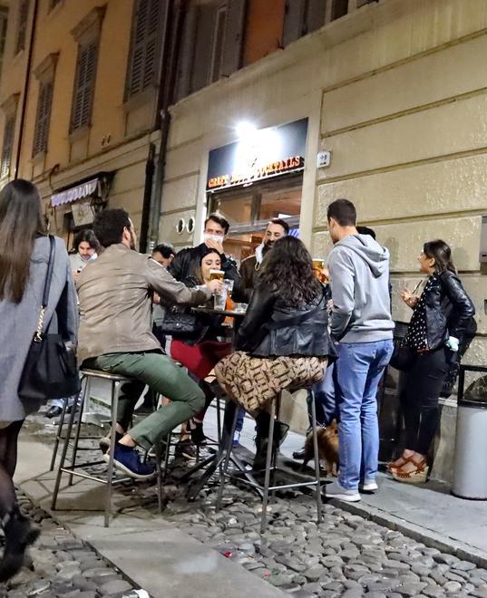 Modena, la petizione «È ora di ridurre le bollette ai commercianti in difficoltà» 