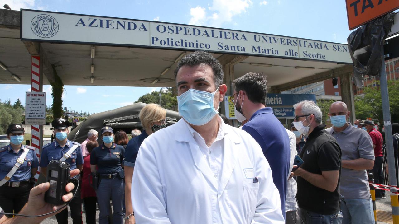 Roberto Gusinu dopo l'intervista con i giornalisti