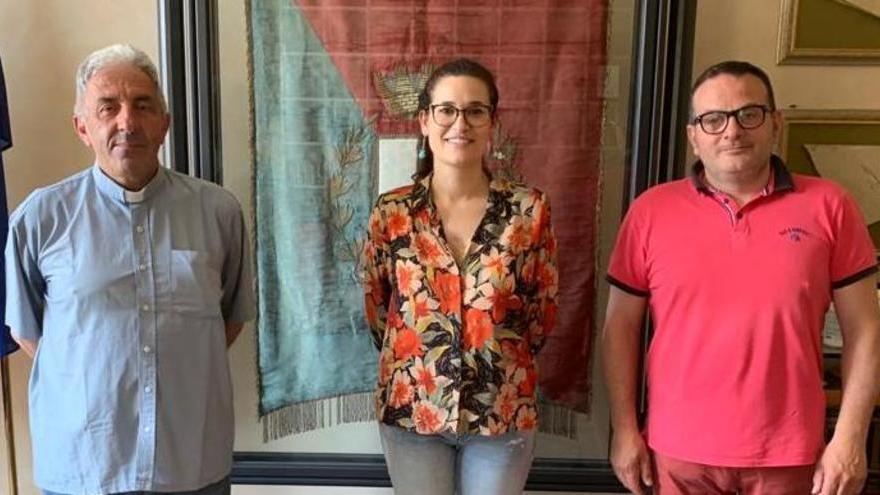 Da sinistra don Armando Zappolini, la sindaca Francesca Brogi e l'assessore David Brogi