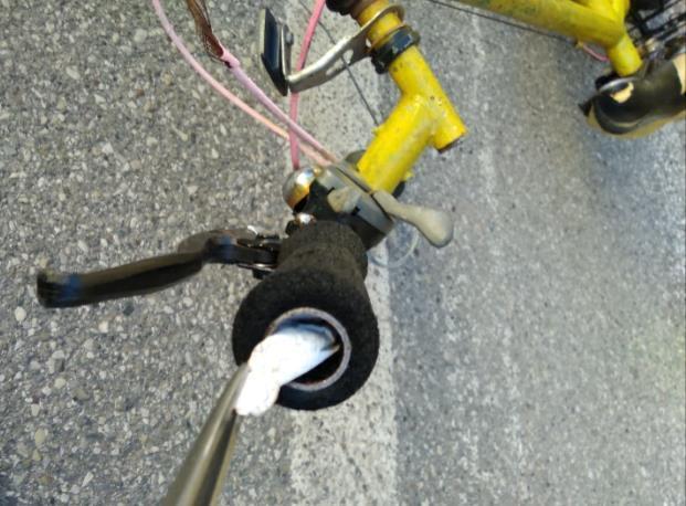 La droga nascosta nel manubrio della bicicletta