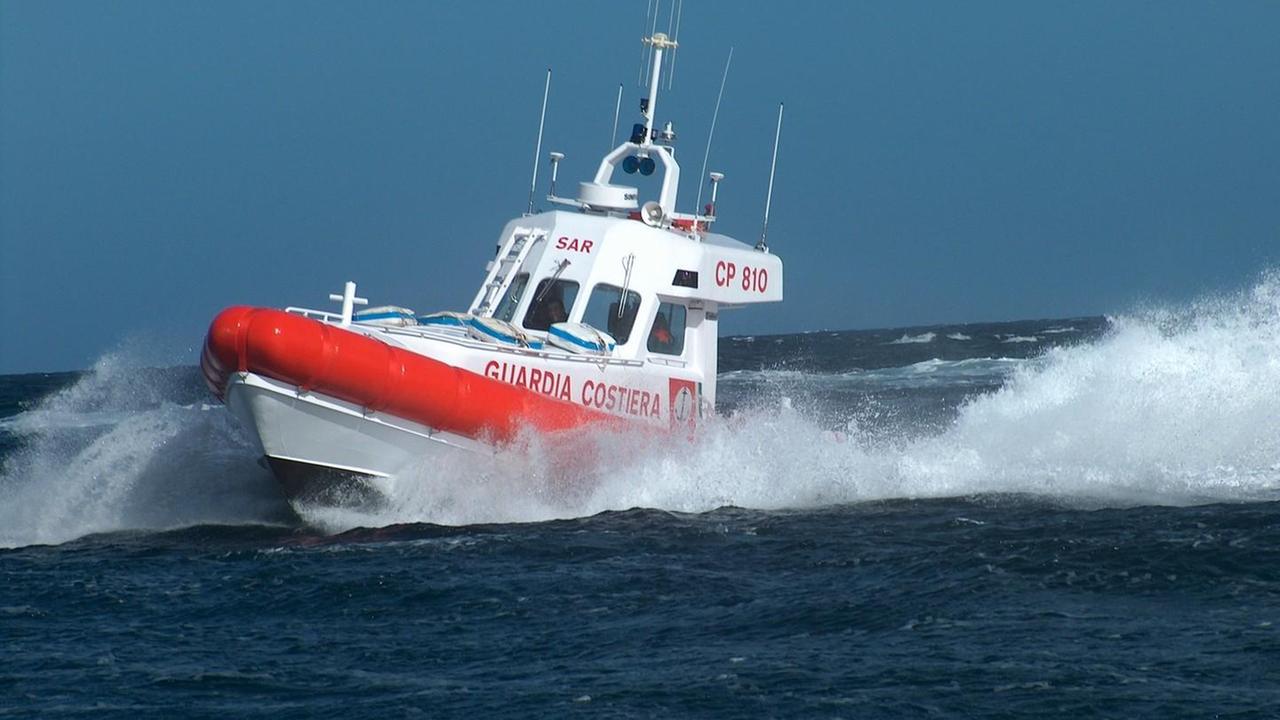 Barca in avaria a Trabuccato messi in salvo quattro turisti 