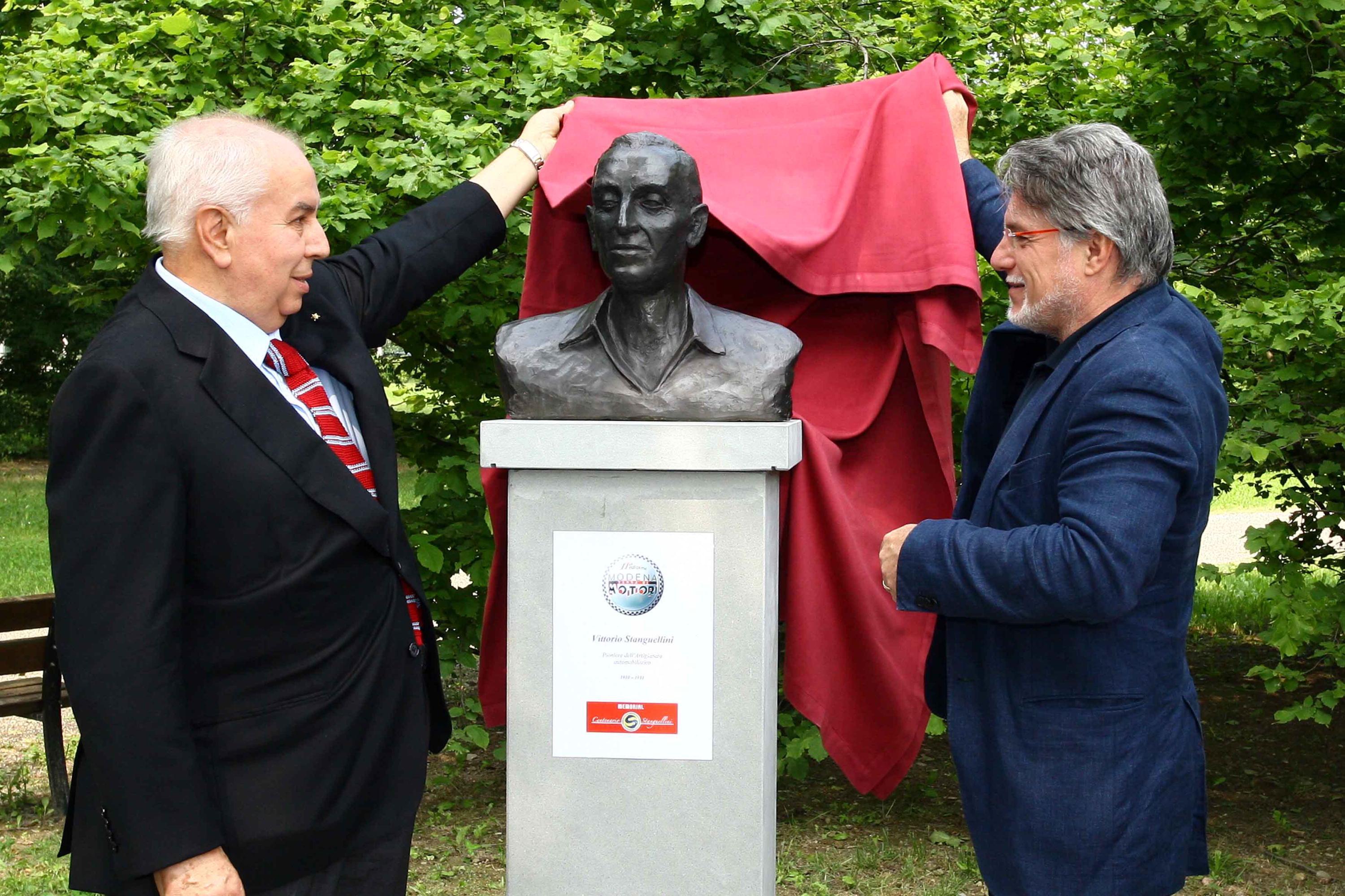 Il giorno dell'inaugurazione del busto