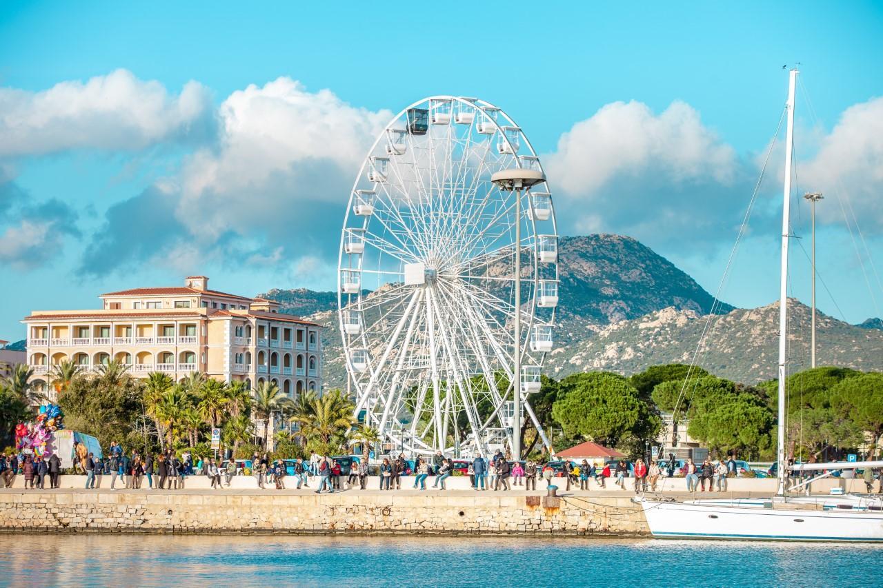 A Olbia riparte la ruota panoramica sul lungomare